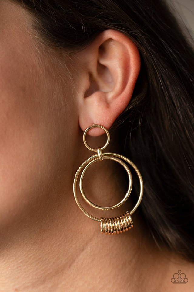 Paparazzi ♥ Retro Revolution - Gold ♥ Post Earrings