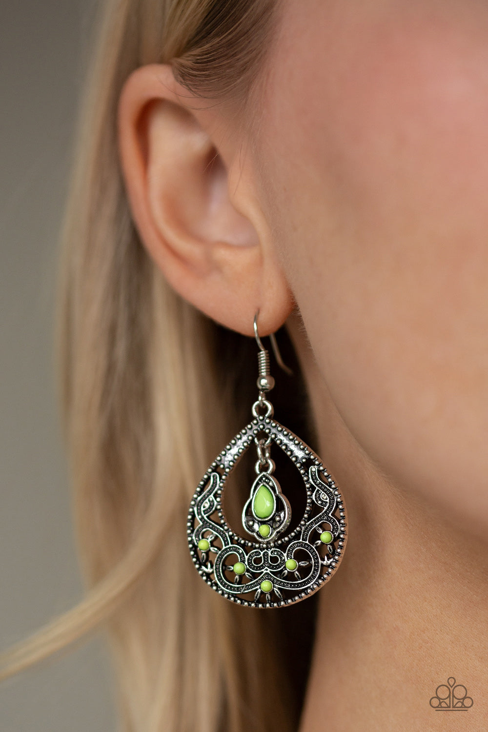 Paparazzi ♥ All-Girl Glow - Green ♥ Earrings