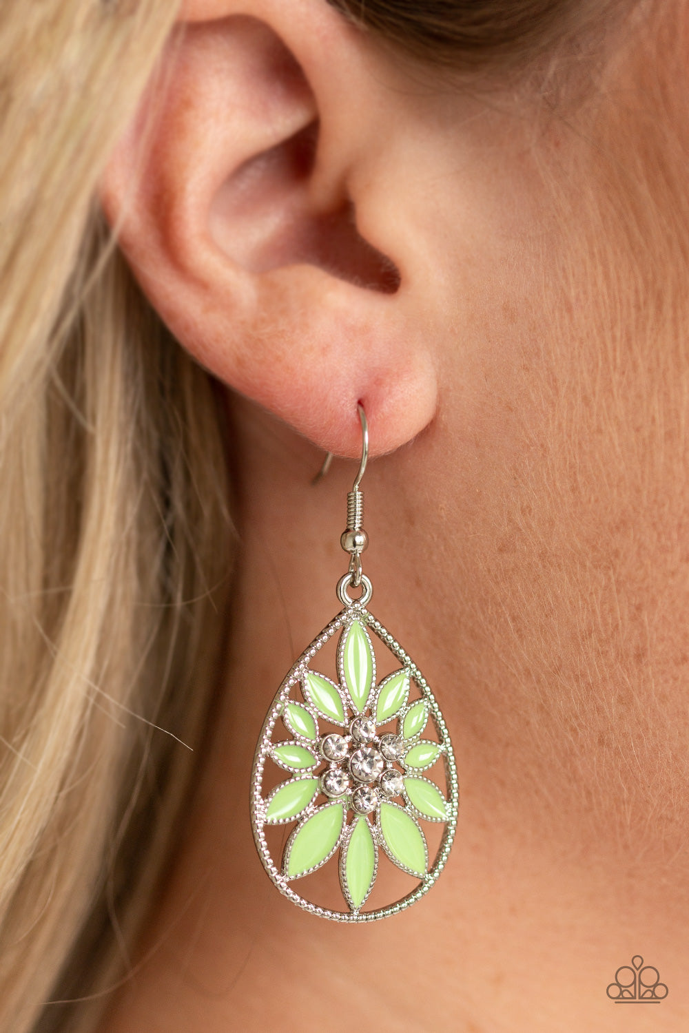 Paparazzi ♥ Floral Morals - Green ♥ Earrings