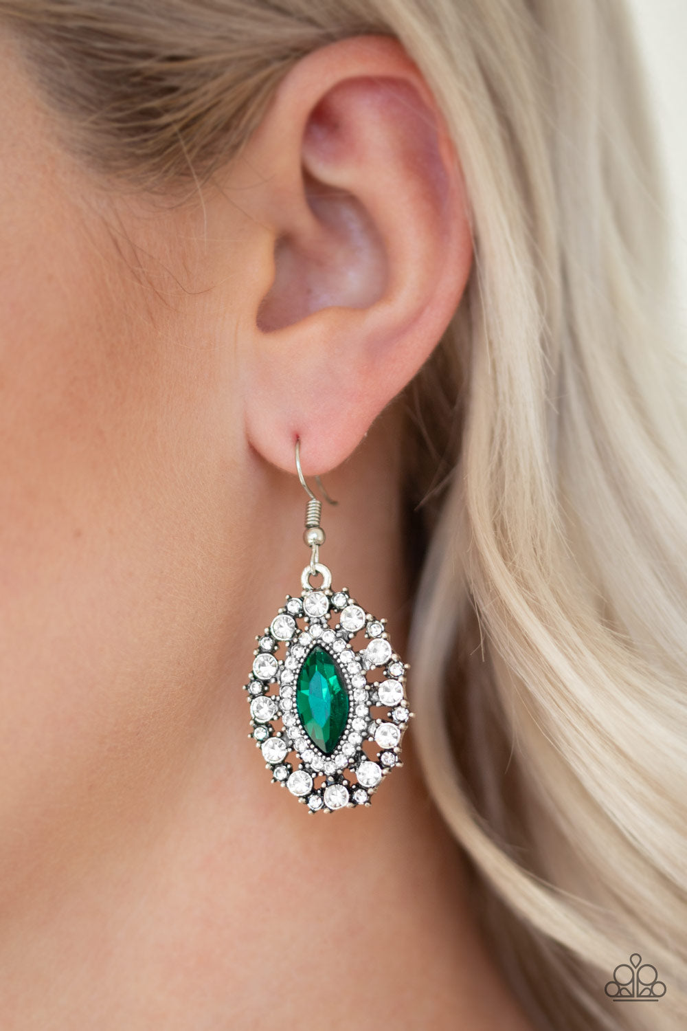Paparazzi ♥ Long May She Reign - Green ♥ Earrings