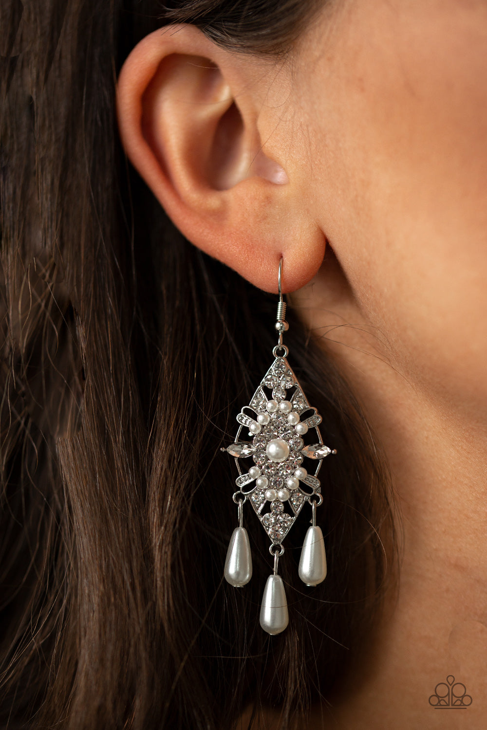 Paparazzi ♥ Majestic Mood - White ♥ Earrings