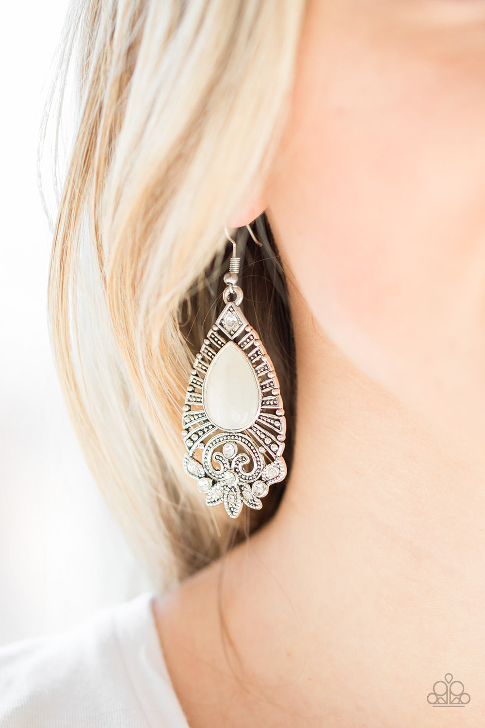 Paparazzi ♥ Majestically Malibu - White ♥ Earrings