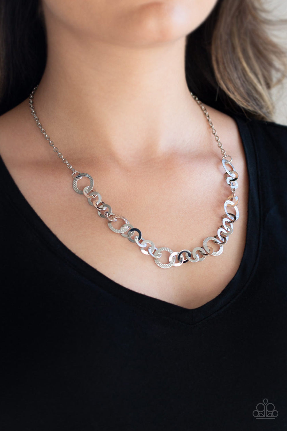 Paparazzi ♥ Move It On Over - Silver ♥ Necklace