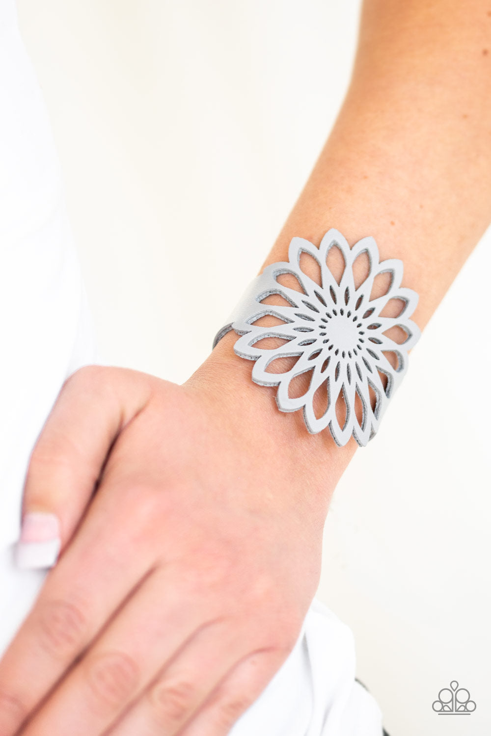 Paparazzi ♥ Wildly Wildflower - Silver ♥ Bracelet