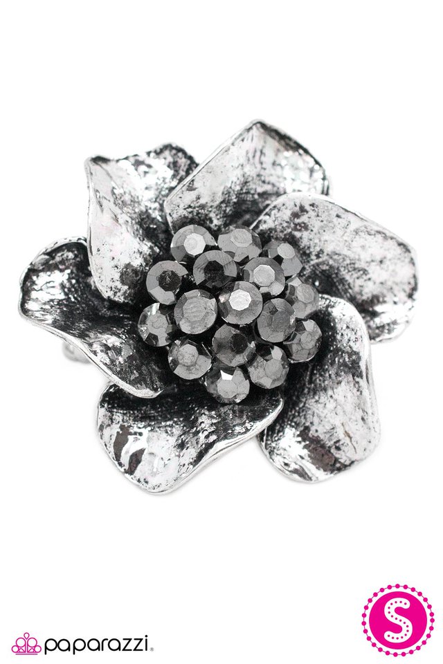 Paparazzi ♥ Just Breathe - Silver ♥ Ring