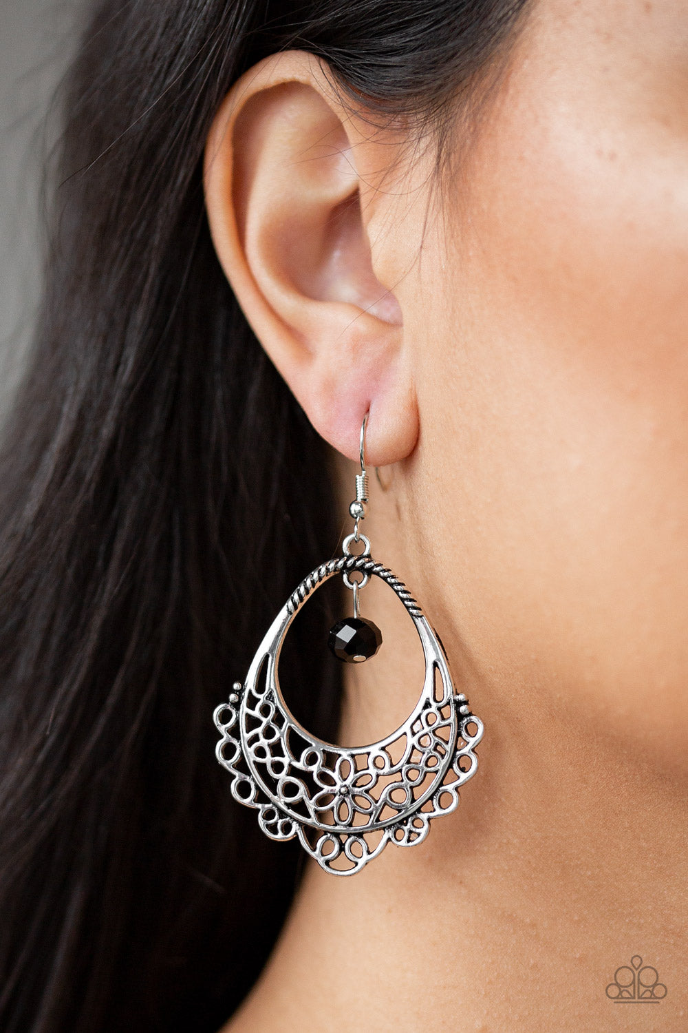 Paparazzi ♥ Garden Society - Black ♥ Earrings