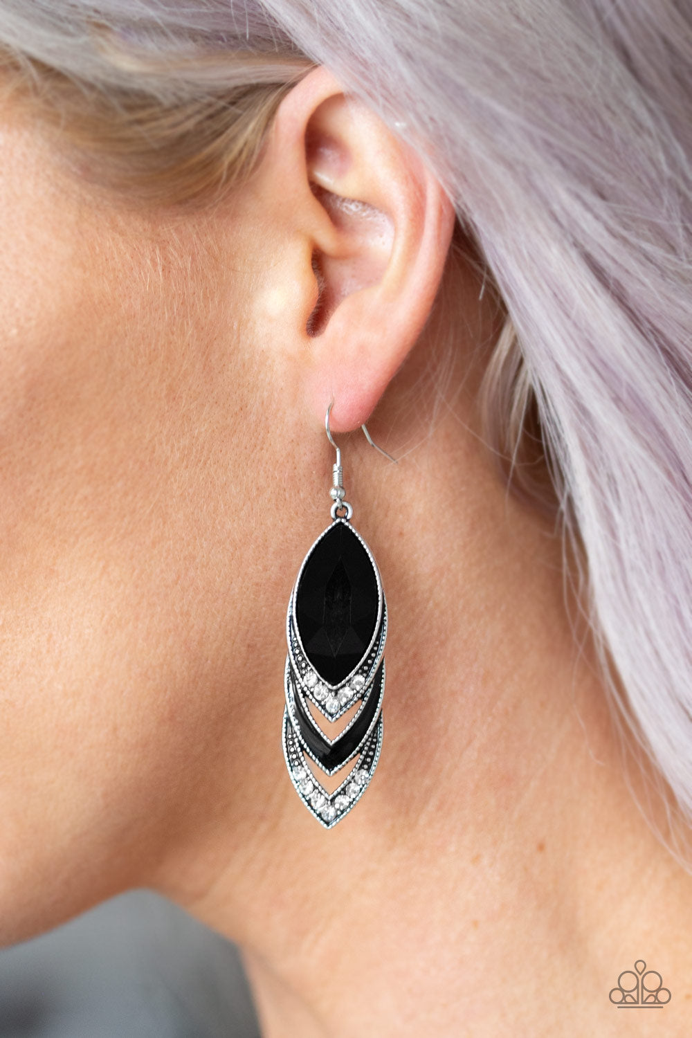 Paparazzi ♥ High-End Highness - Black ♥ Earrings