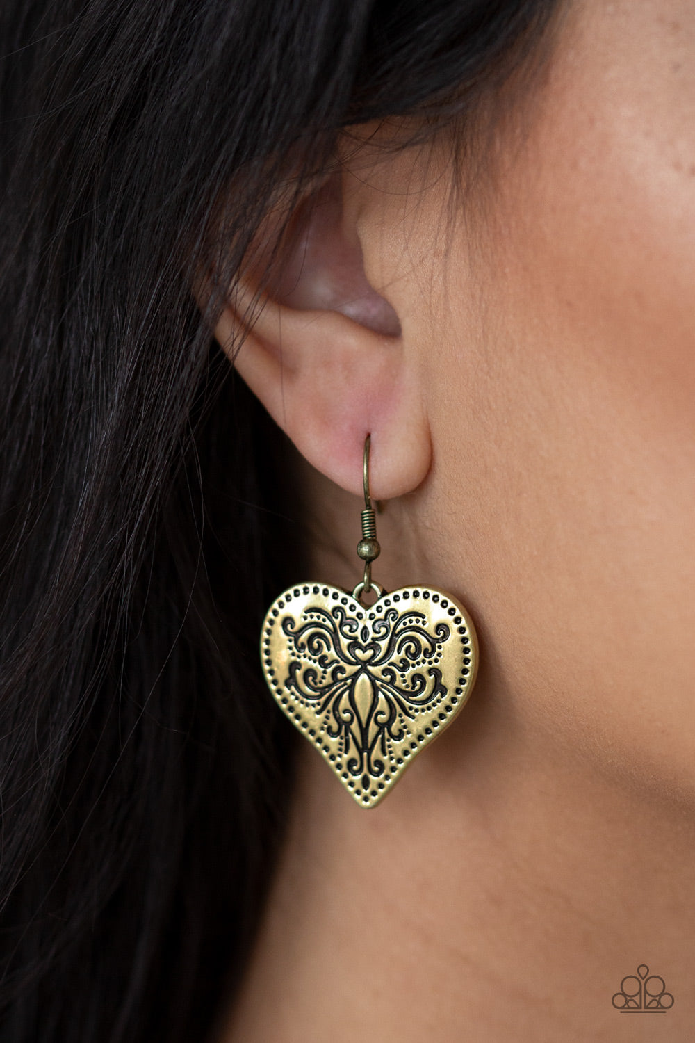 Paparazzi ♥ Western Heart - Brass ♥ Earrings
