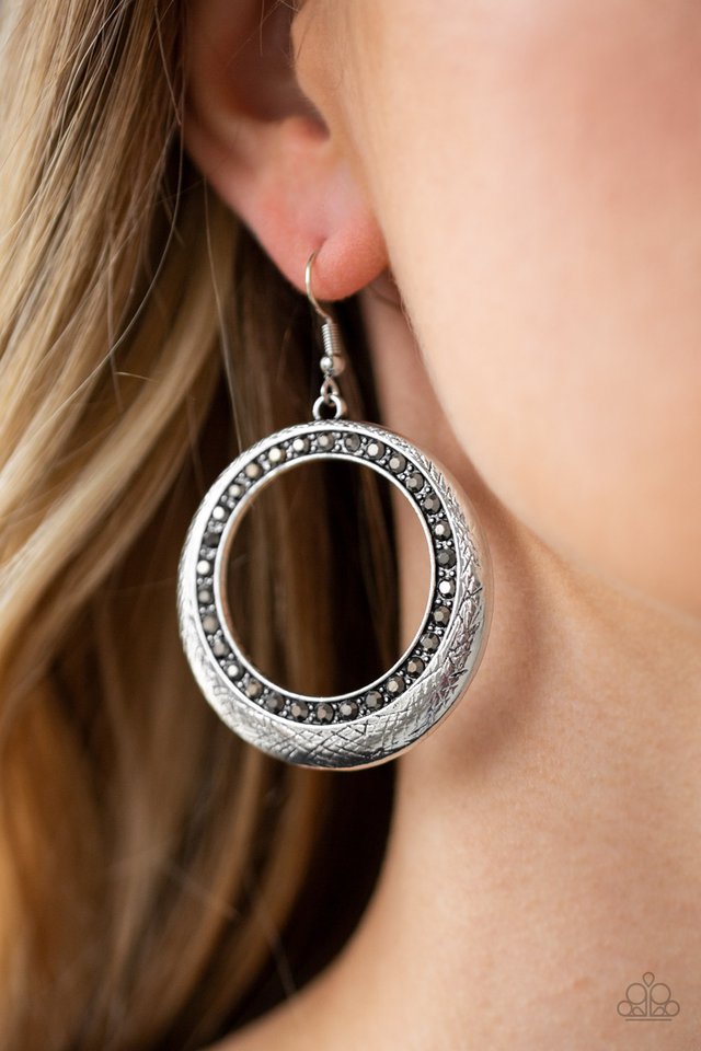 Paparazzi ♥ Go-Go Glow - Silver ♥ Earrings