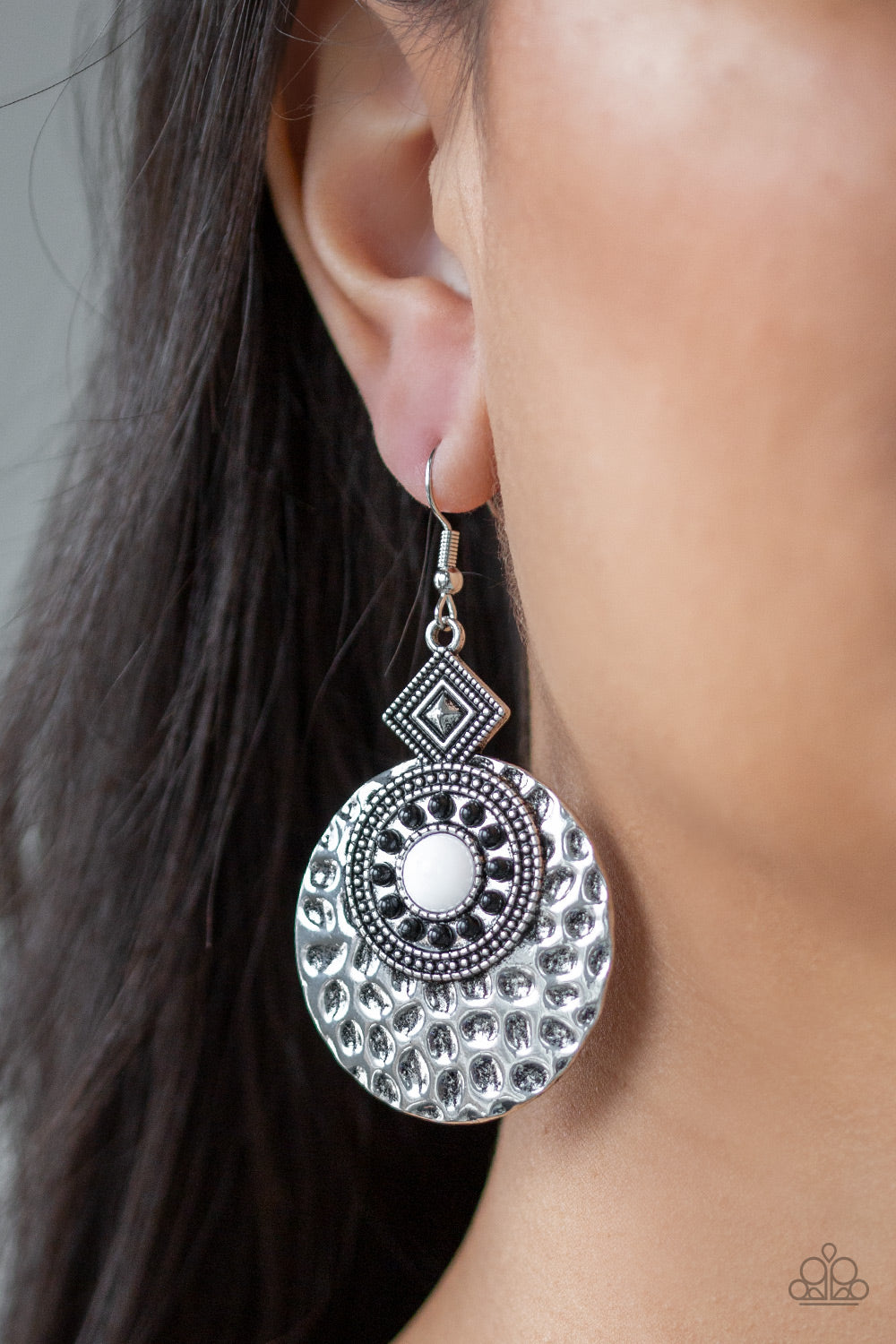 Paparazzi ♥ Mayan Mood - White ♥ Earrings