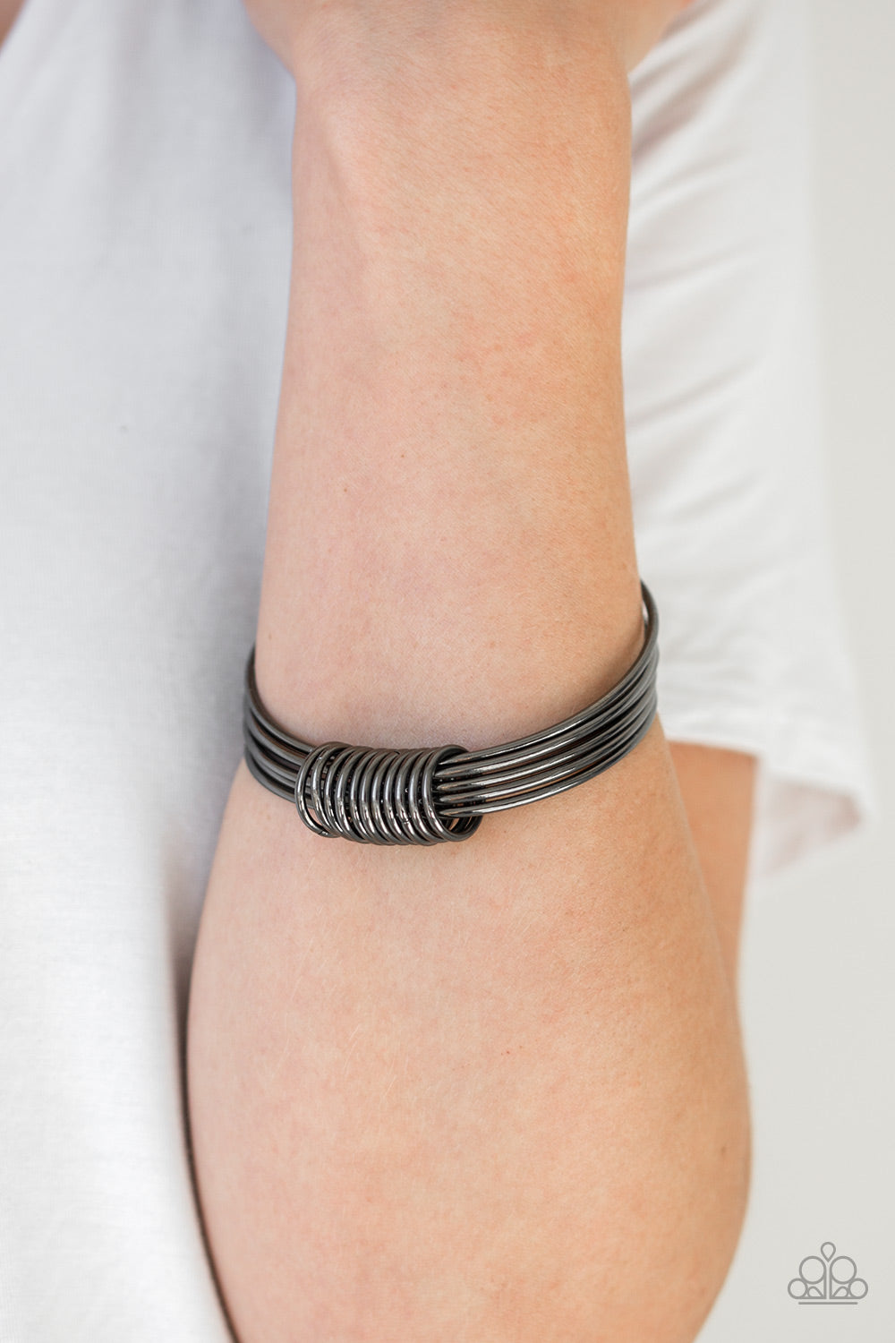 Paparazzi ♥ Full Revolution - Black ♥ Bracelet