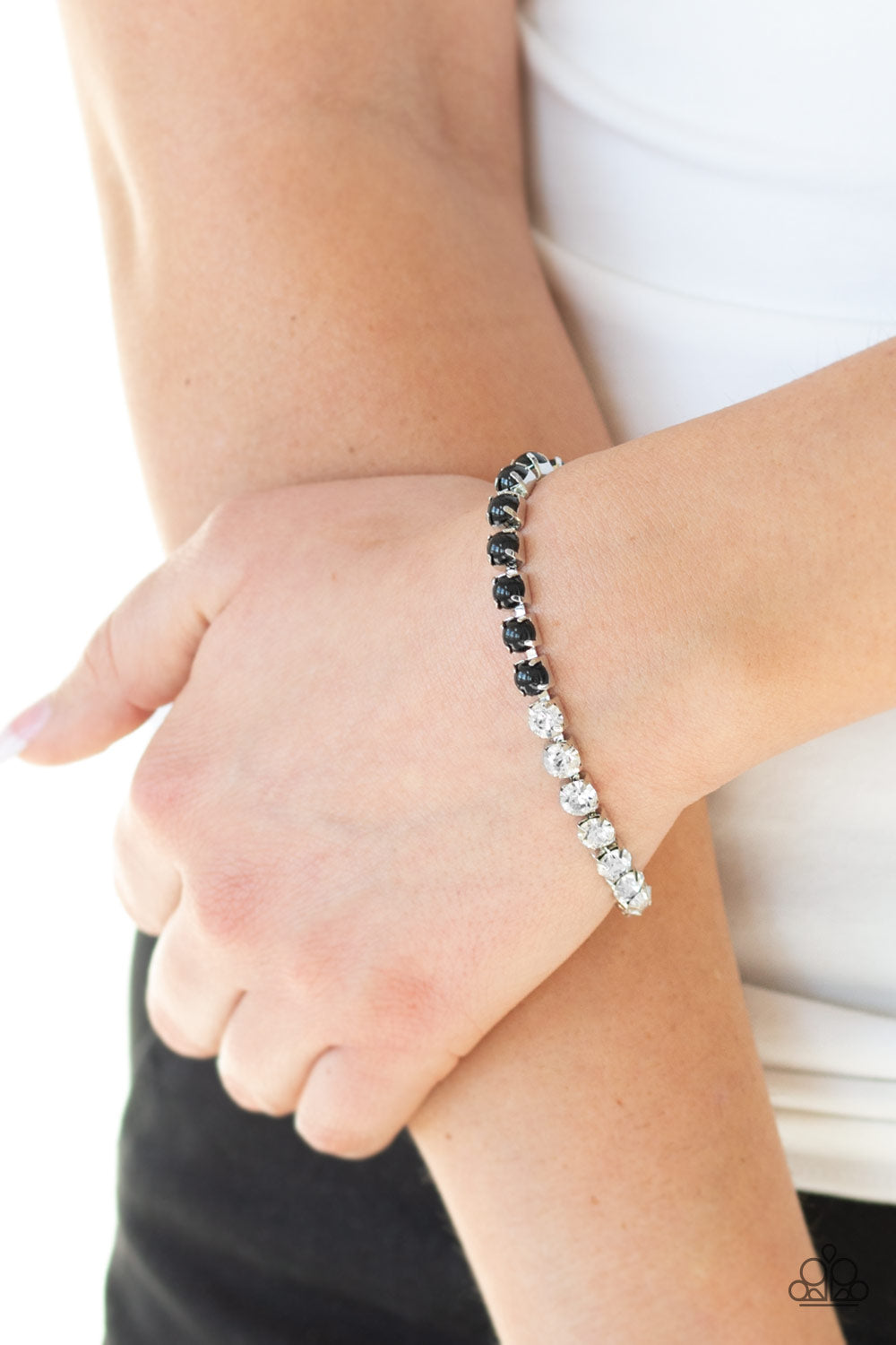 Paparazzi ♥ Out Like A SOCIALITE - Black ♥ Bracelet