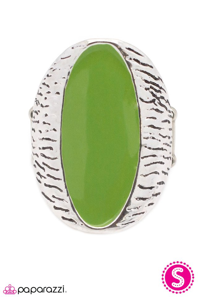 Paparazzi ♥ Not To Be Outdone - Green ♥ Ring