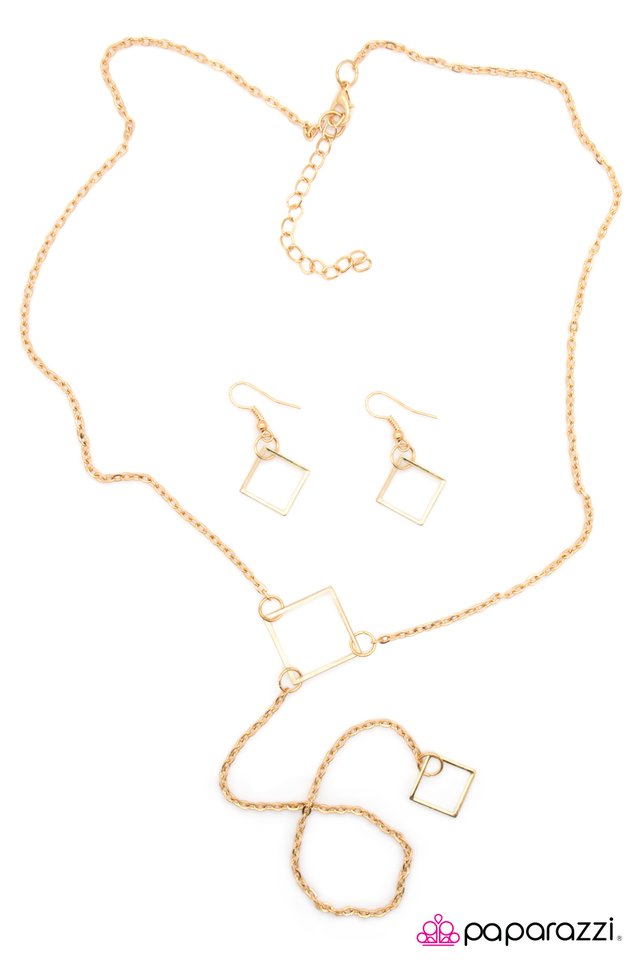 Paparazzi ♥ The Bare Minimum - Gold ♥ Necklace