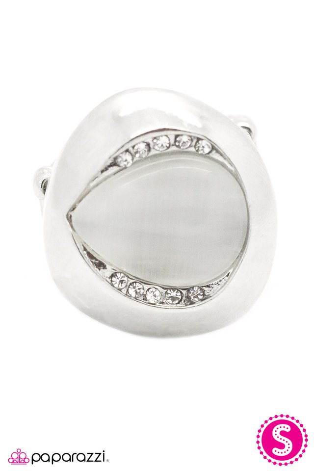 Paparazzi ♥ Gloss Over It - White ♥ Ring