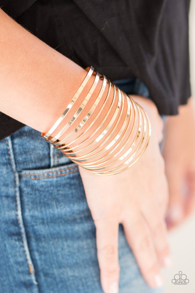Paparazzi ♥ Front Line Shine - Gold ♥ Bracelet