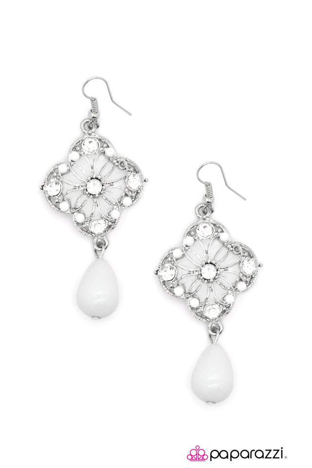 Paparazzi ♥ Can I Get An Encore? - White ♥ Earrings