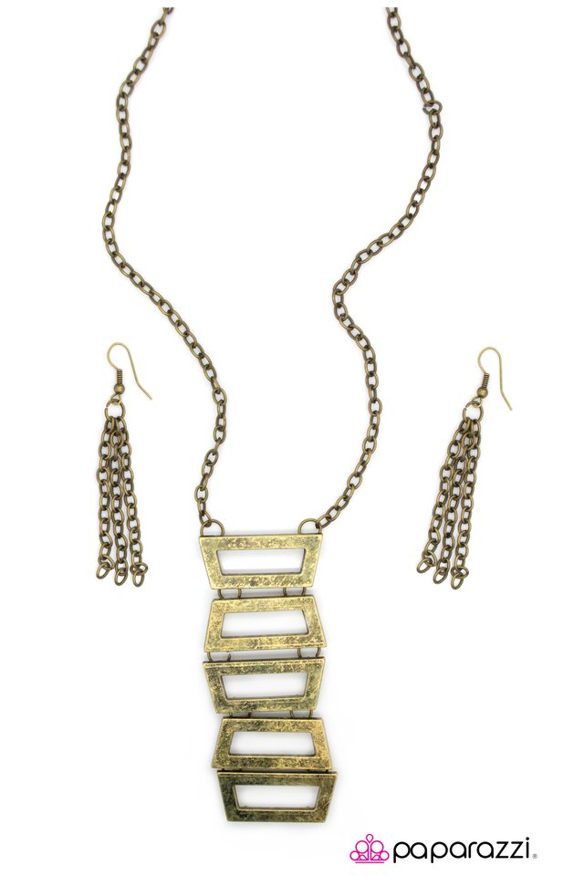 Paparazzi ♥ Frame By Frame - Brass ♥ Necklace