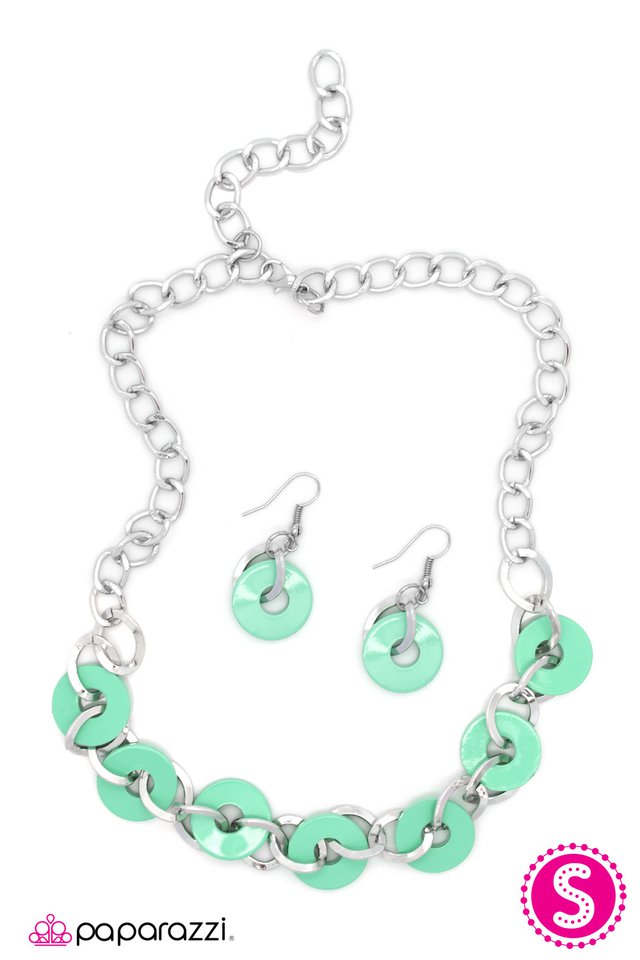 Paparazzi ♥ An Open DISCussion - Green ♥ Necklace