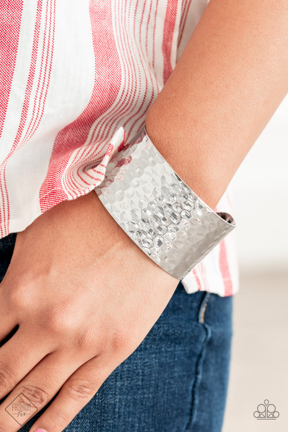Paparazzi ♥ Simmering Shimmer - Silver ♥ Bracelet