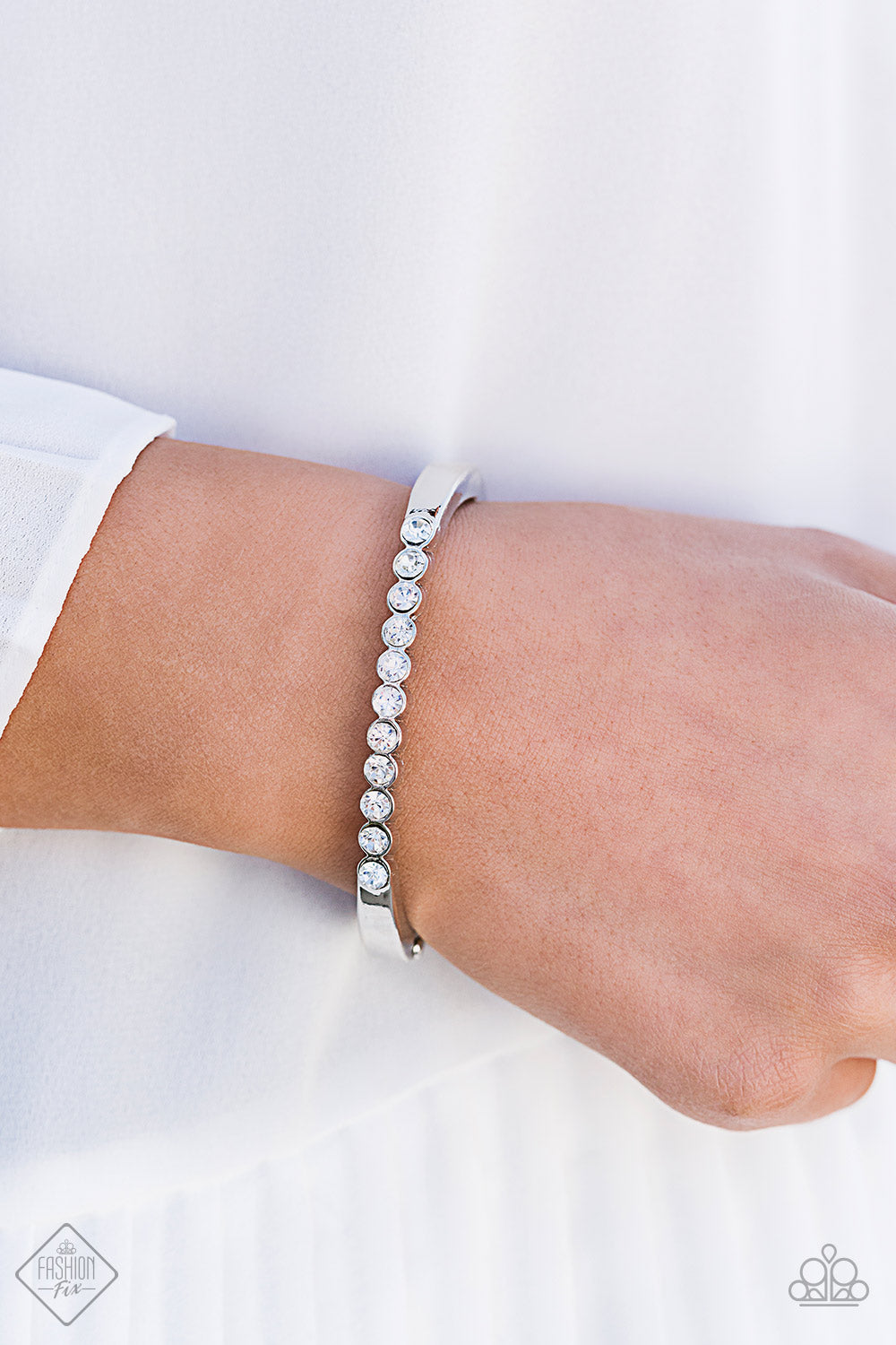 Paparazzi ♥ Totally Trillionaire - White ♥ Bracelet