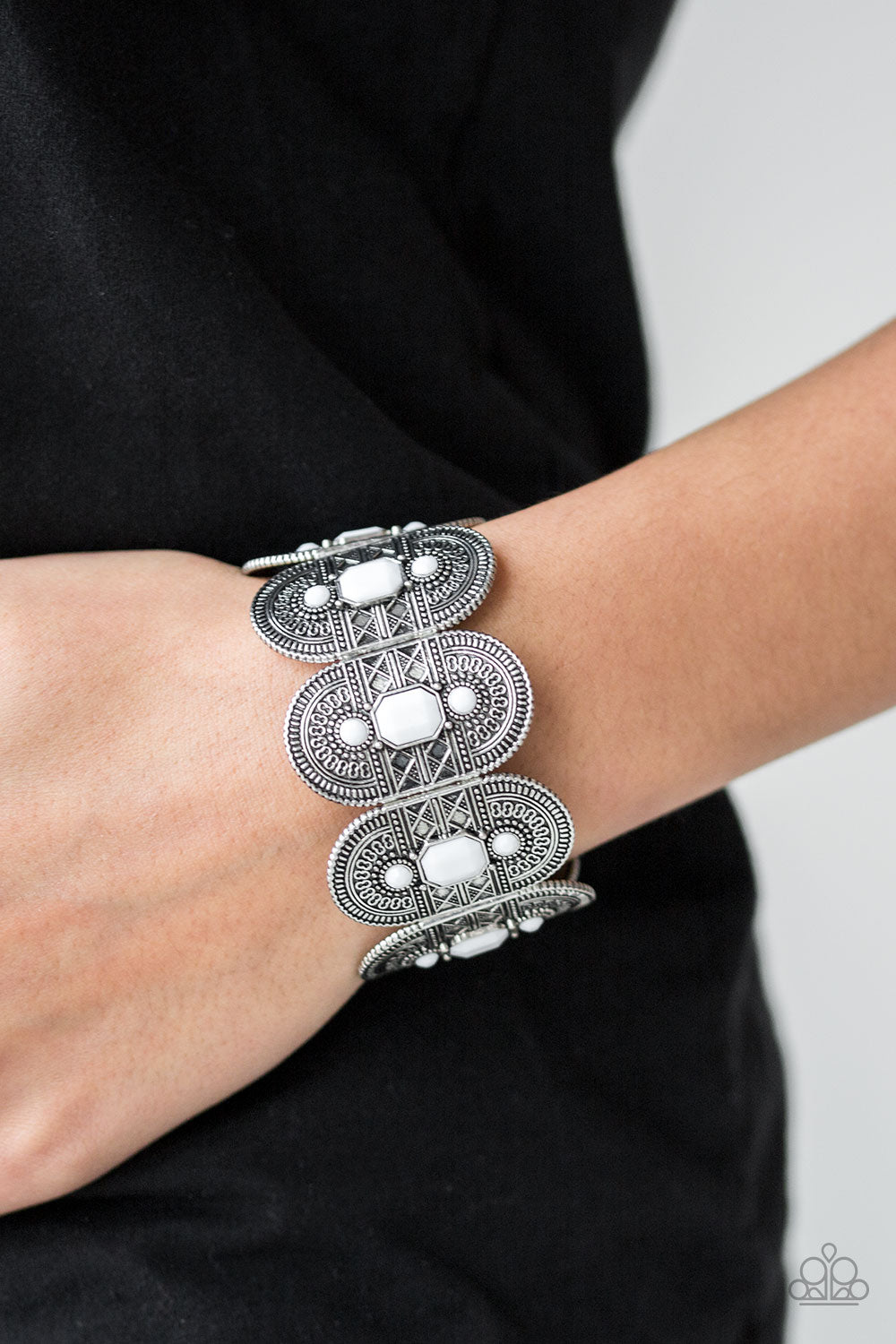 Paparazzi ♥ Turn Up The TROPICAL Heat - White ♥ Bracelet