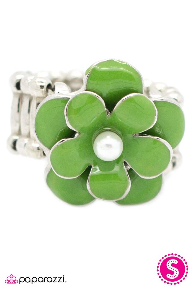 Paparazzi ♥ Fluidly Flowering - Green ♥ Ring