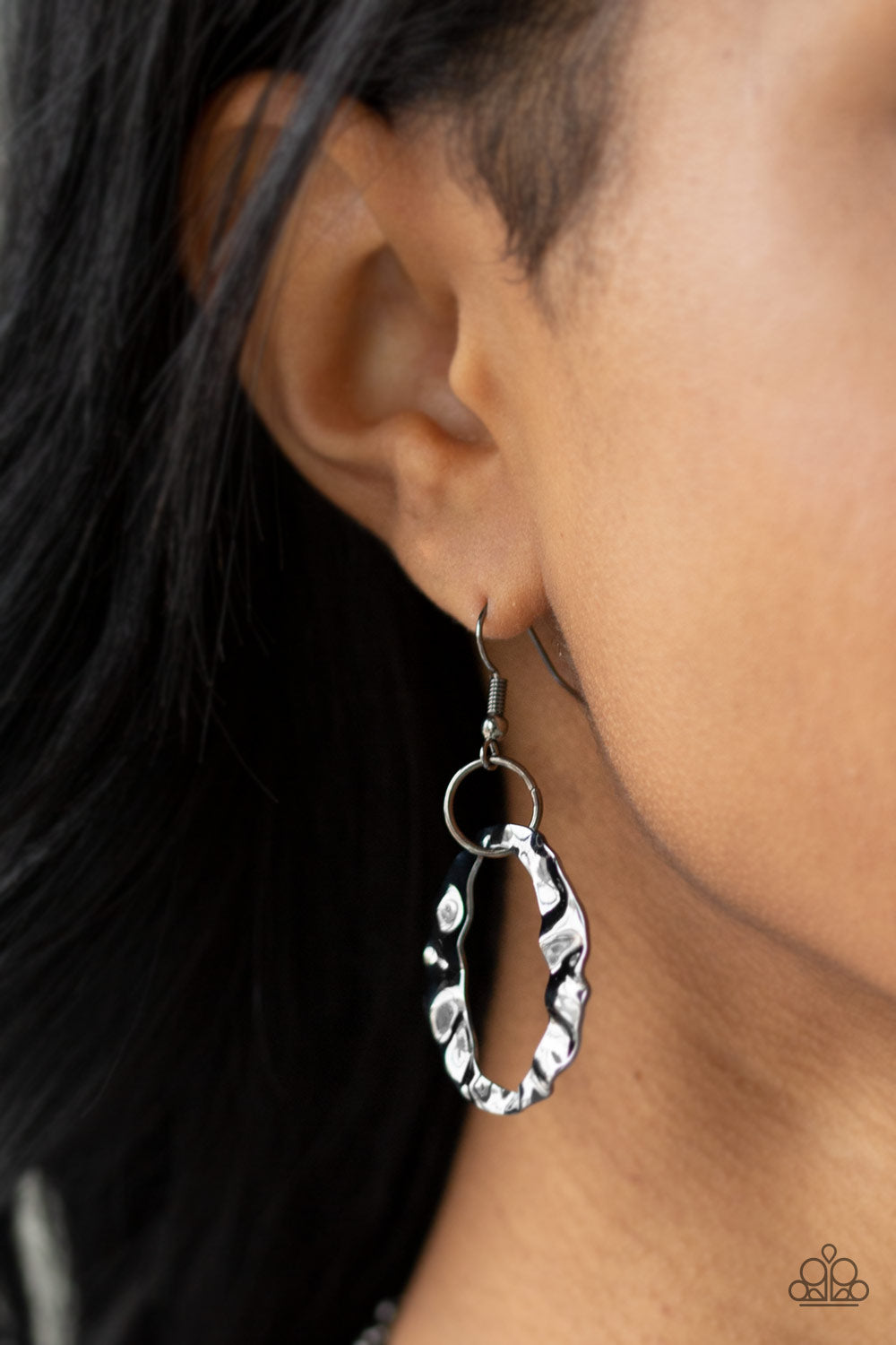 Paparazzi ♥ Capital Contour - Black ♥ Necklace