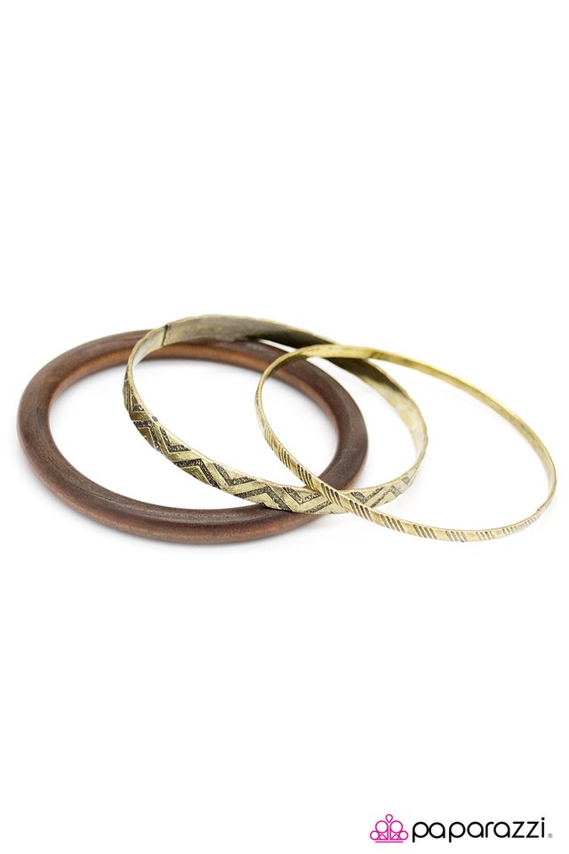 Paparazzi ♥ Best Defenses - Brass ♥ Bracelet