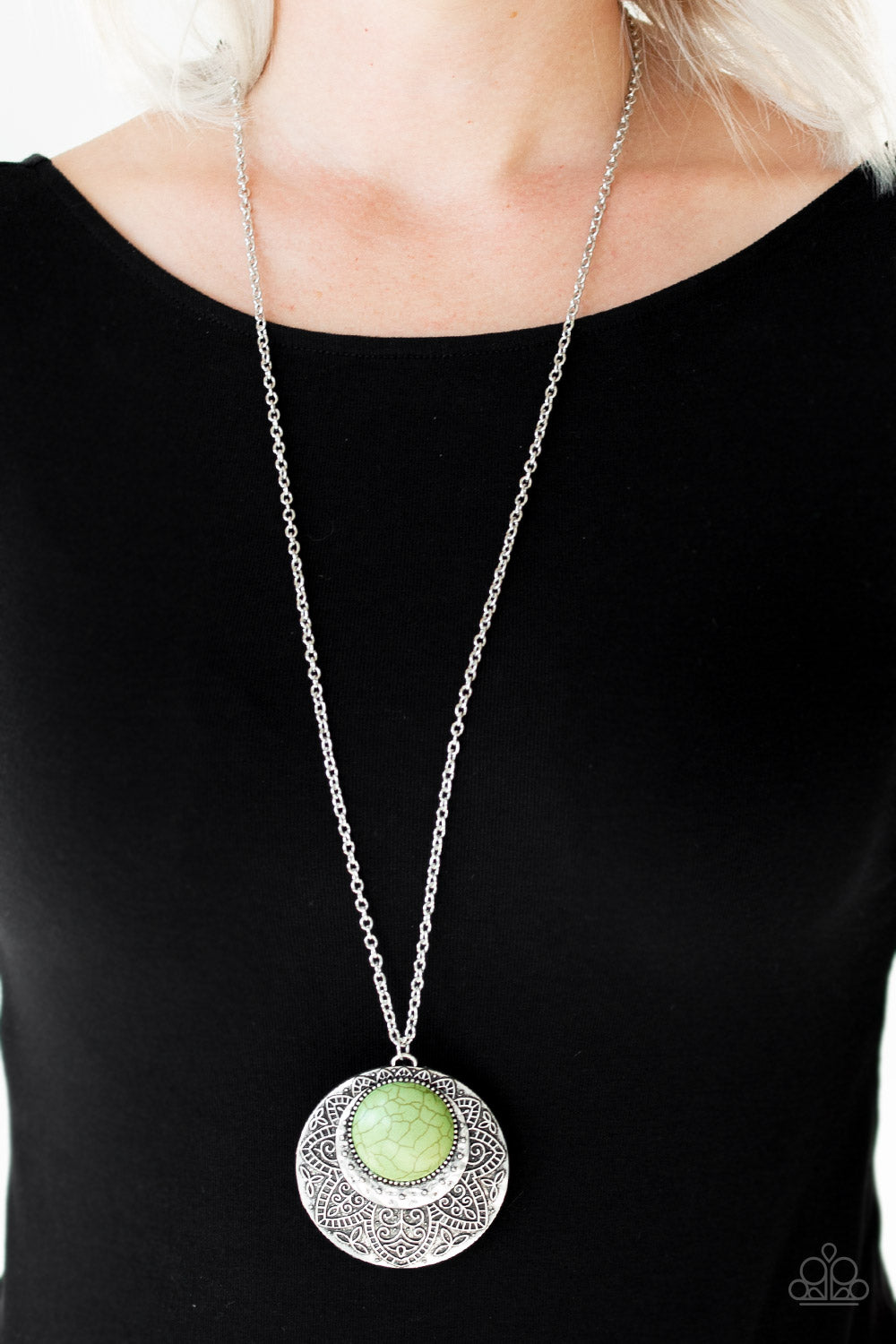 Paparazzi ♥ Medallion Meadow - Green ♥ Necklace
