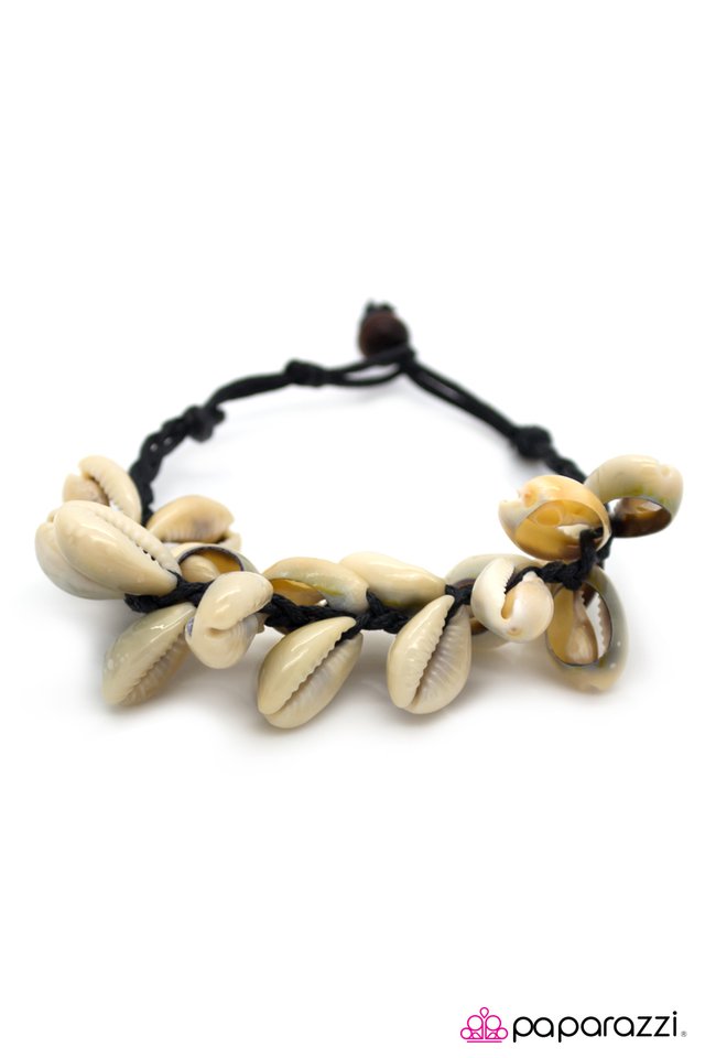 Paparazzi ♥ I Am So SHORE! - White ♥ Bracelet