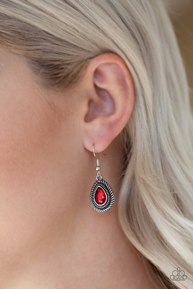 Paparazzi ♥ Sheen Queen - Red ♥ Necklace