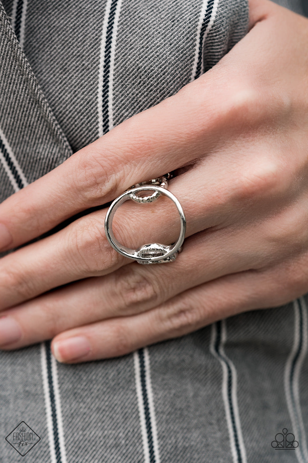 Paparazzi ♥ Circle Round Me - Silver ♥ Ring