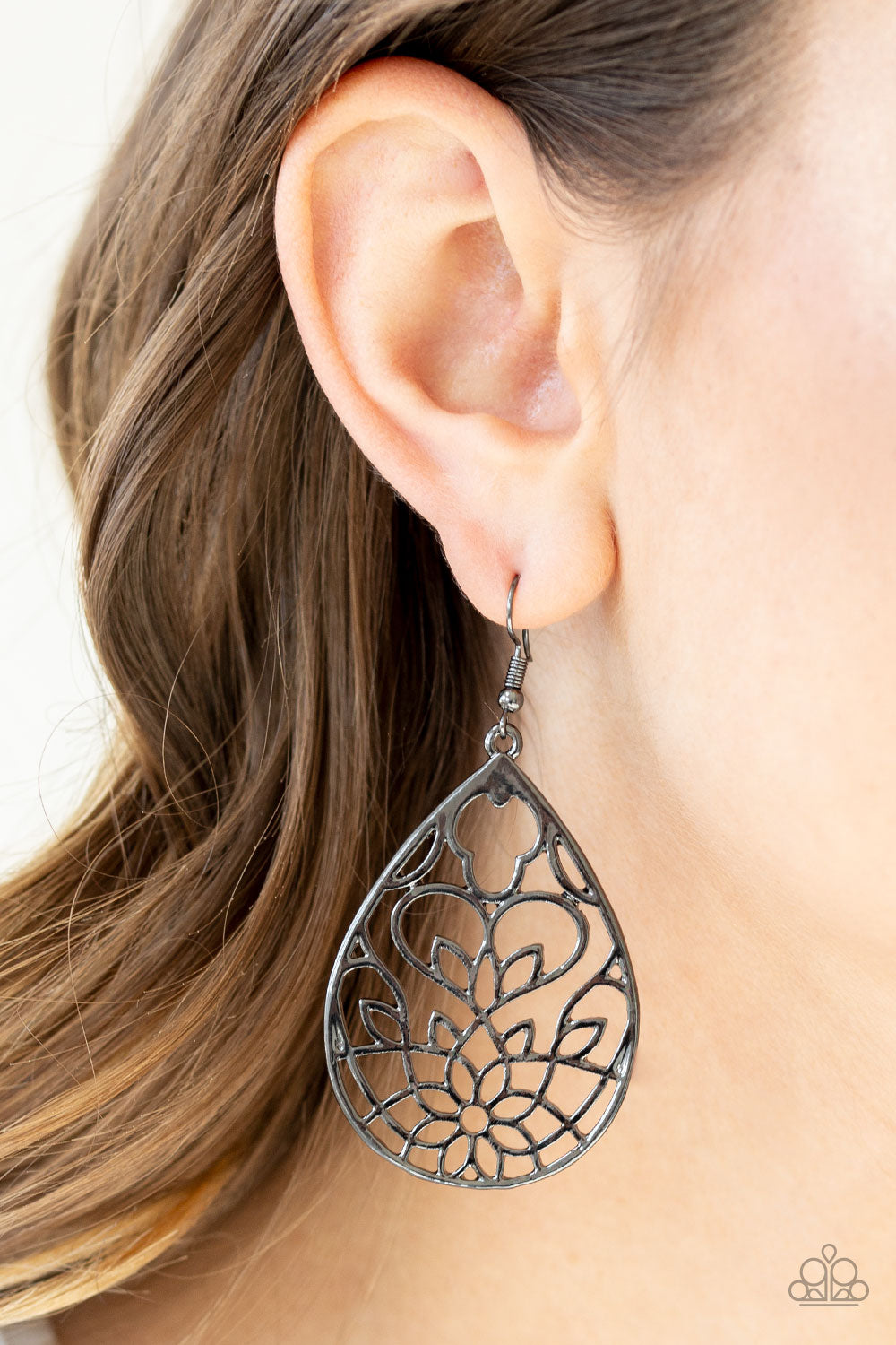 Paparazzi ♥ Lovely Lotus - Black ♥ Earrings