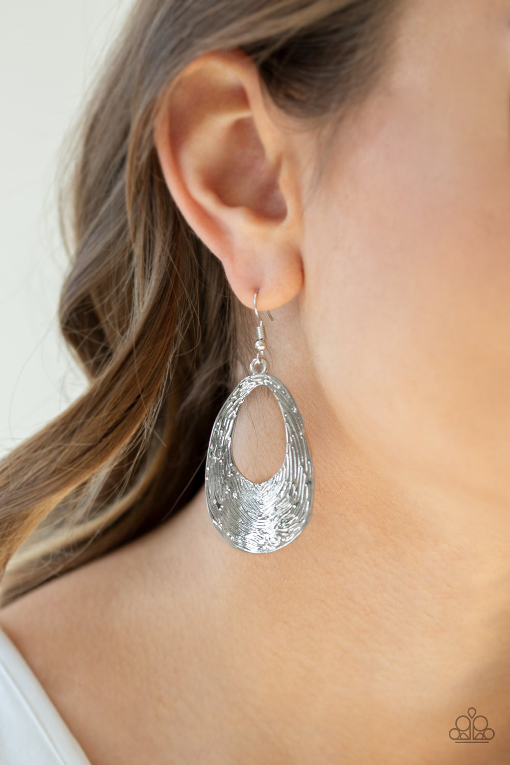 Paparazzi ♥ Mean Sheen - Silver ♥ Earrings