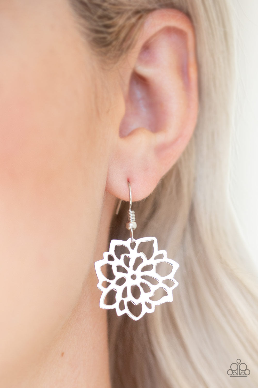 Paparazzi ♥ Darling Dahlia - Silver ♥ Earrings