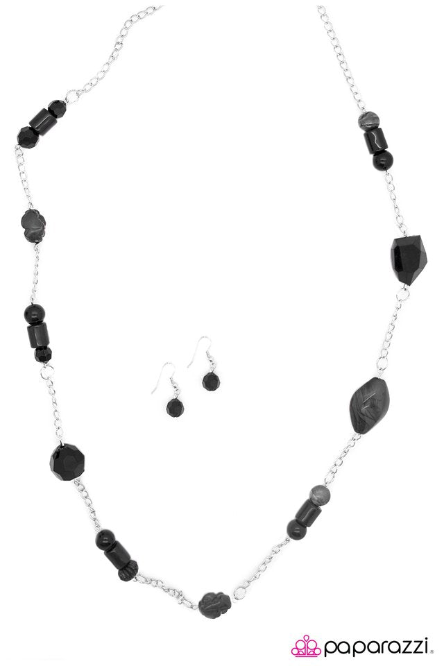 Paparazzi ♥ Fashionably Faded - Black ♥ Necklace