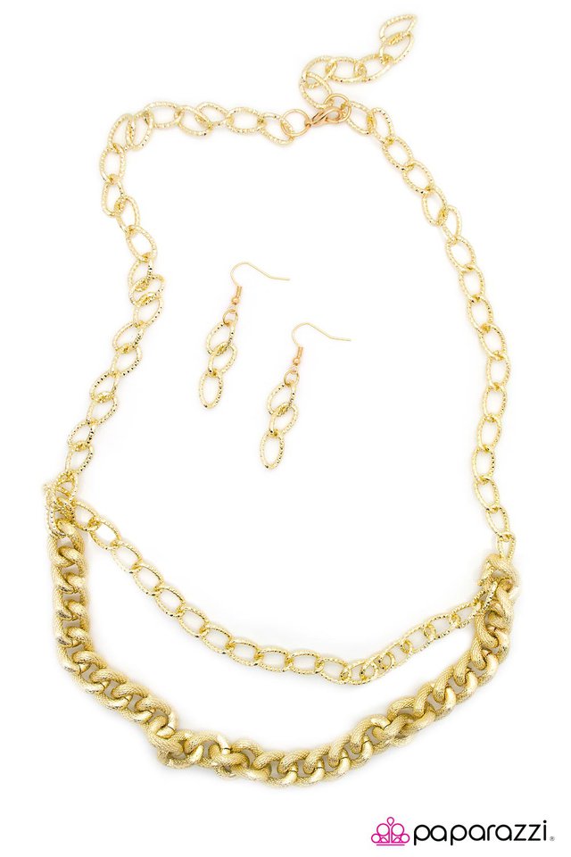 Paparazzi ♥ Snowblind - Gold ♥ Necklace