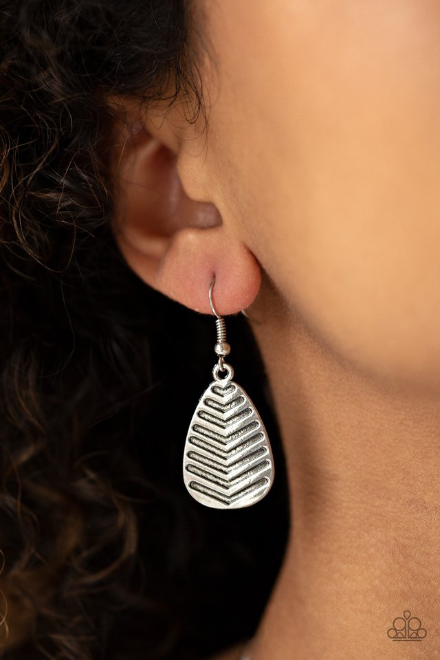 Paparazzi ♥ Large As Life - Silver ♥ Necklace