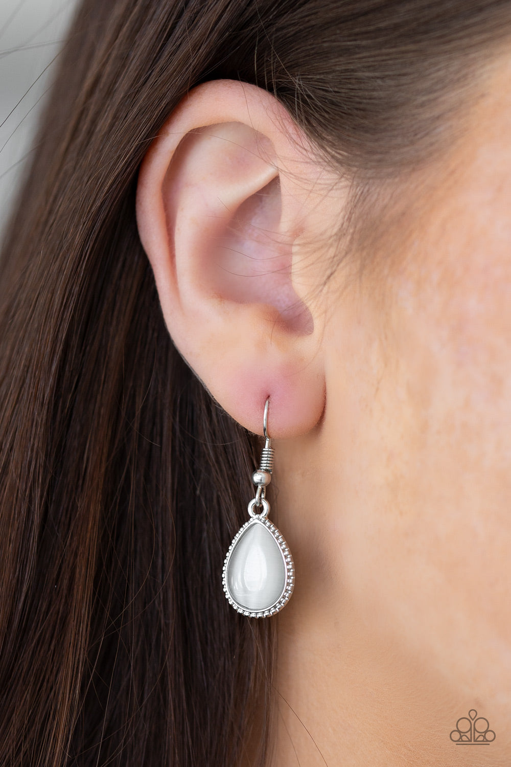 Paparazzi ♥ East Coast Essence - White ♥ Necklace