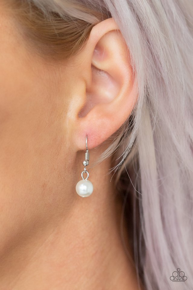 Paparazzi ♥ Out Of Bounds Shimmer - White ♥ Necklace