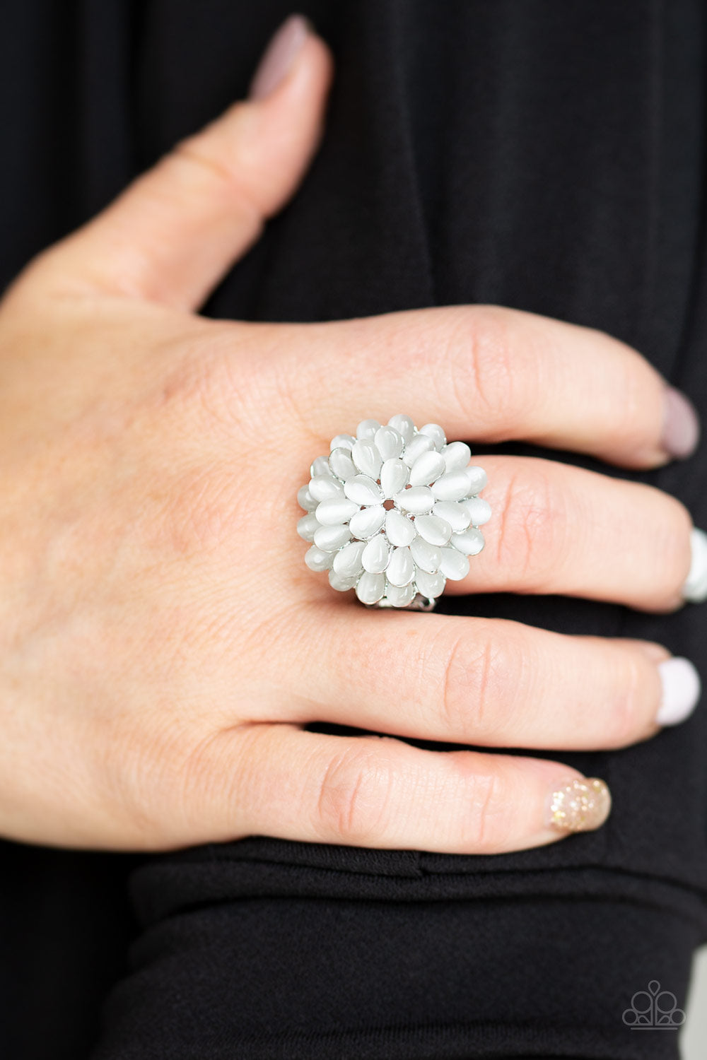 Paparazzi ♥ Bloomin Bloomer - White ♥ Ring