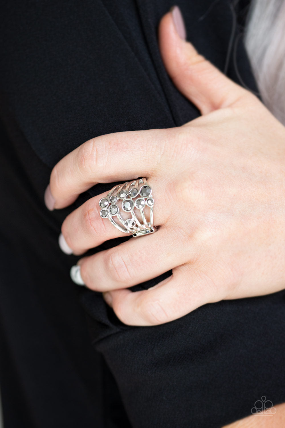 Paparazzi ♥ Meet In The Middle - Silver ♥ Ring