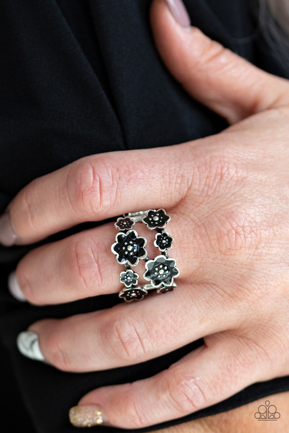 Paparazzi ♥ Floral Crowns - Black ♥ Ring