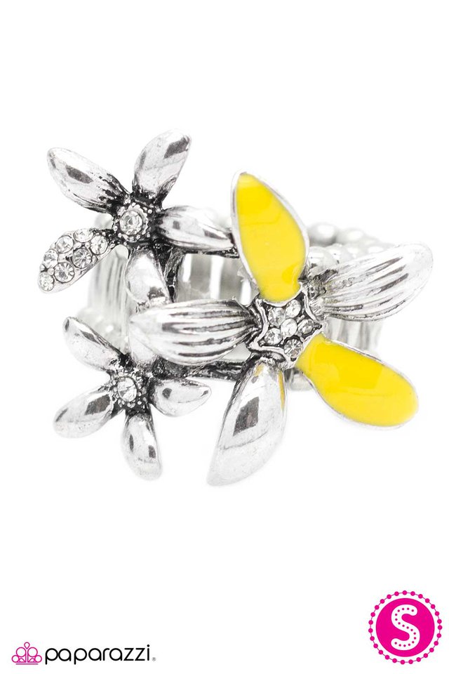 Paparazzi ♥ Bouquet Of Bling - Yellow ♥ Ring