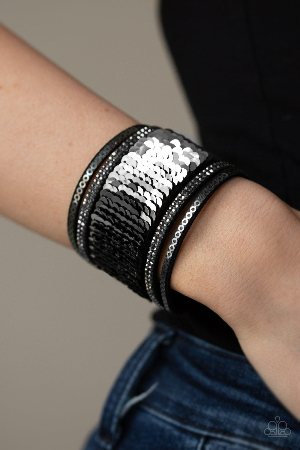 Paparazzi ♥ Heads Or MERMAID Tails - Black ♥ Bracelet