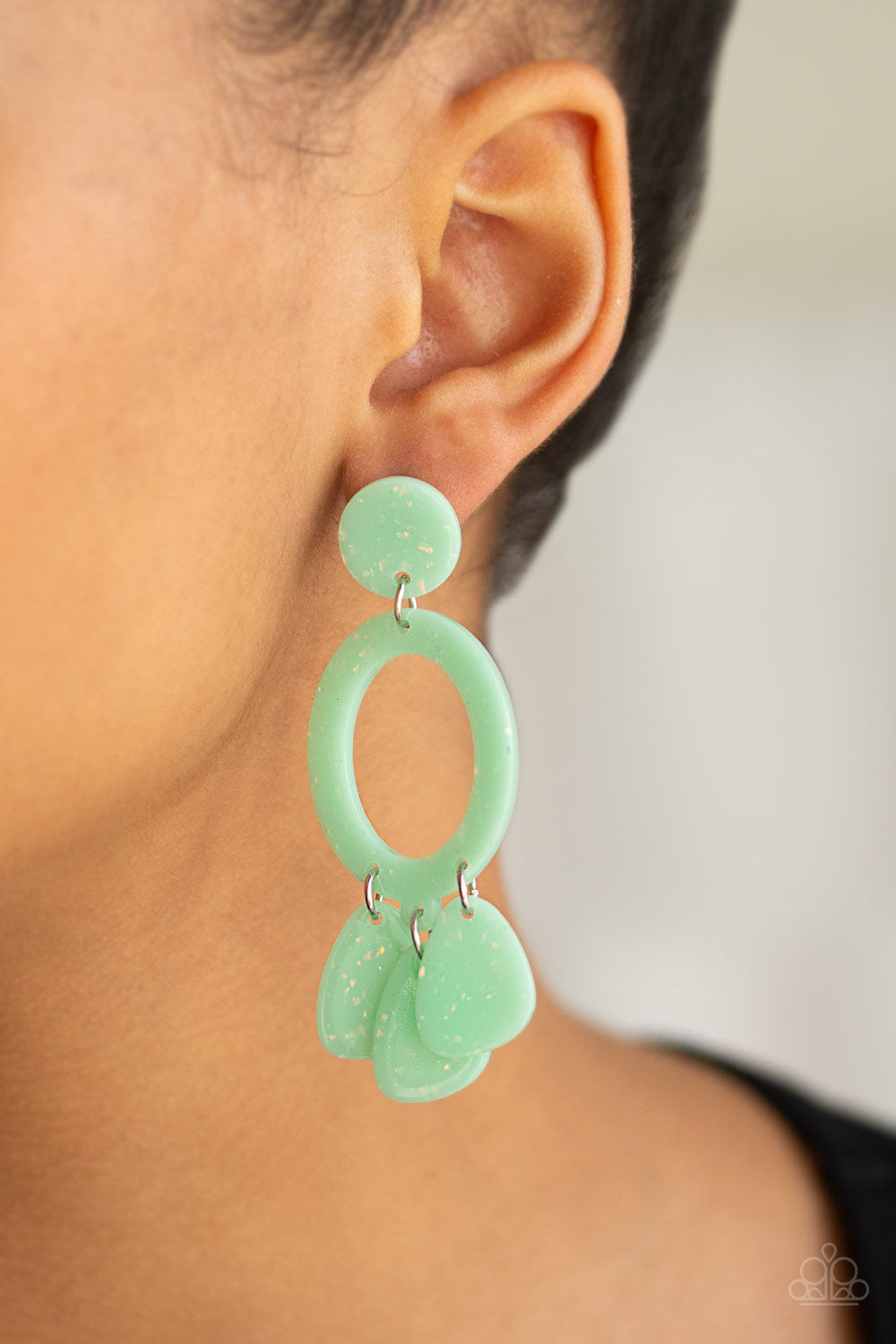 Paparazzi ♥ Sparkling Shores - Green ♥ Post Earrings