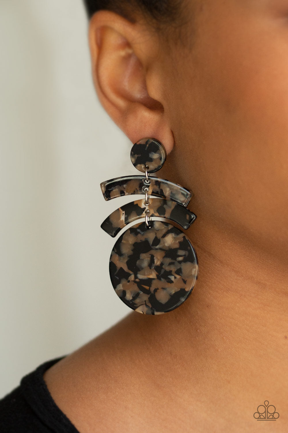 Paparazzi ♥ In The HAUTE Seat - Black ♥ Post Earrings
