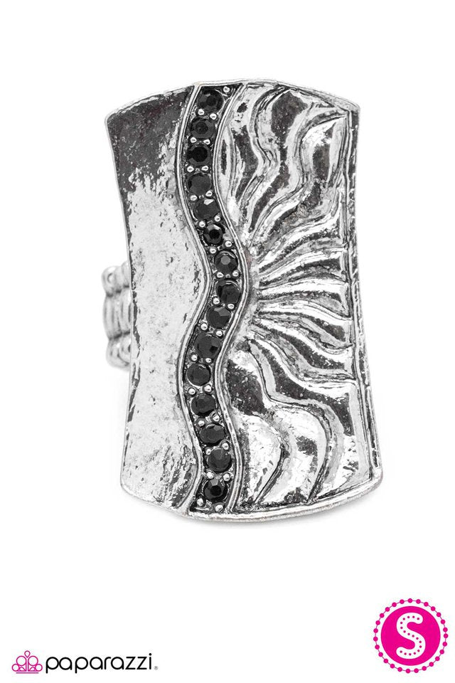 Paparazzi ♥ Laps Of Luxury - Black ♥ Ring