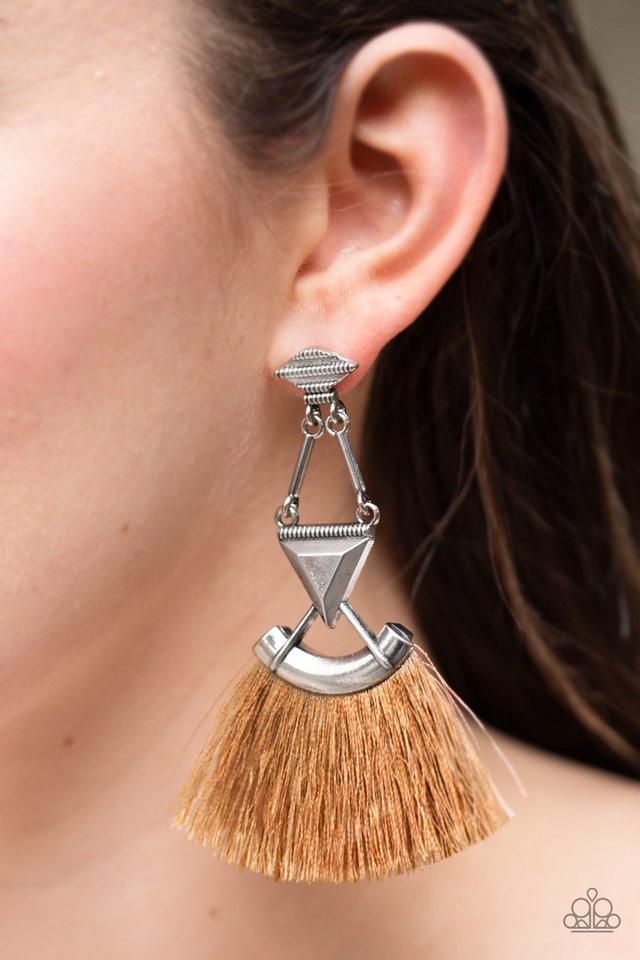 Paparazzi ♥ Puma Prowl - Brown ♥ Post Earrings